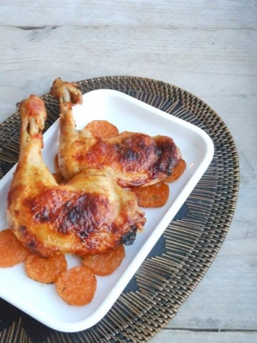Kip in mango-srirachasaus en zoete aardappel uit de oven